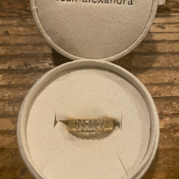 Leah Alexandra - Picture 4 of 6